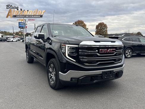 Used 2024 GMC Sierra 1500 SLT image 1