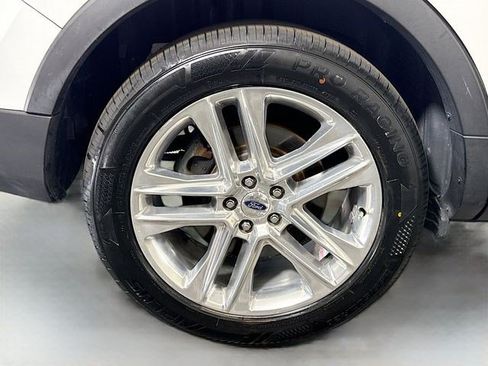 Used 2017 Ford Explorer XLT w/ Equipment Group 202A FWD image 37