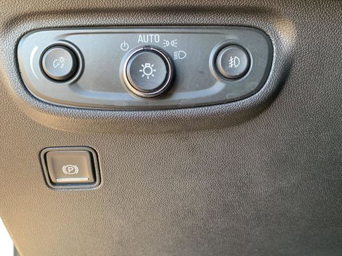 Used 2024 GMC Terrain SLT image 10