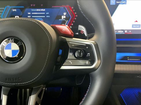 Certified 2025 BMW M5 w/ Executive Package image 50