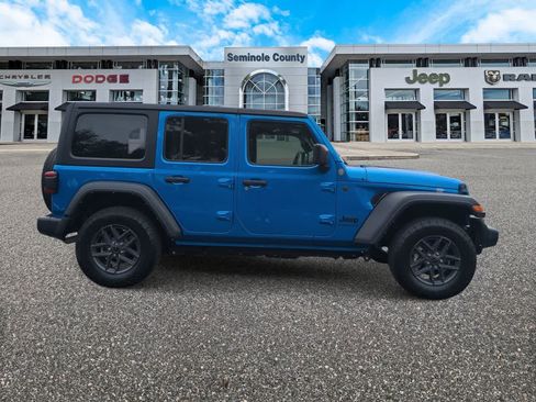 Used 2024 Jeep Wrangler Unlimited Sport AWD/4WD image 9