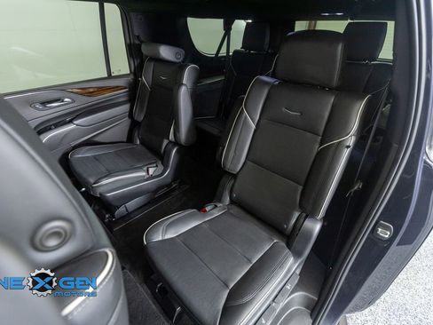 Used 2022 Cadillac Escalade ESV Premium Luxury image 34