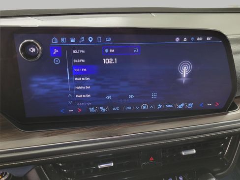 Used 2025 Chevrolet Suburban Premier AWD/4WD image 8