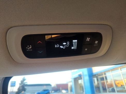 Used 2023 Chrysler Voyager LX image 18