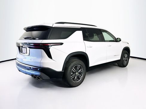 Used 2025 Chevrolet Traverse LT AWD/4WD image 9