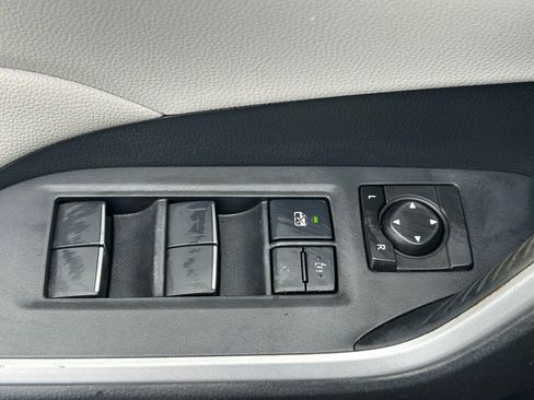 Used 2020 Toyota RAV4 XLE Premium FWD image 32