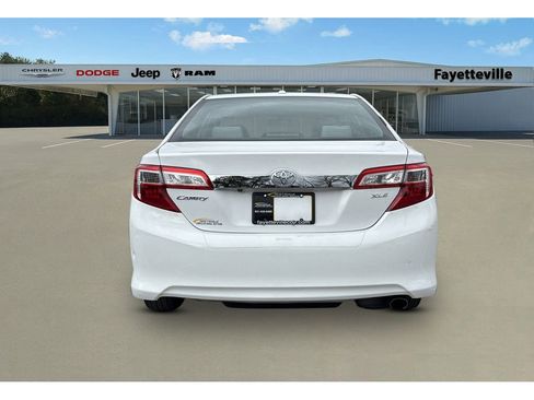 Used 2013 Toyota Camry XLE w/ Leather Pkg image 4