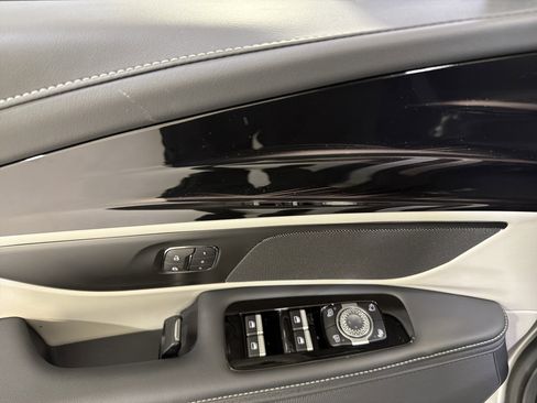 Used 2024 Lincoln Nautilus Premier image 14