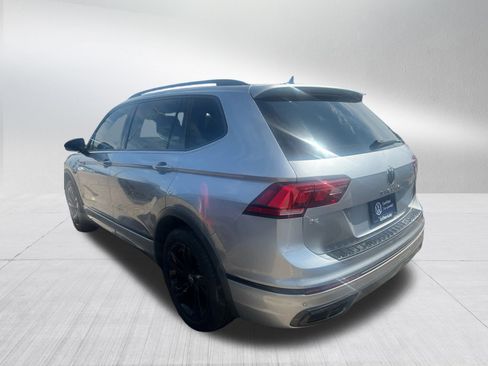 Used 2023 Volkswagen Tiguan SE R-Line AWD/4WD image 4