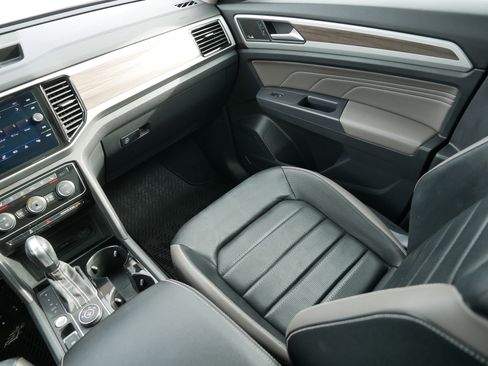 Used 2021 Volkswagen Atlas SEL Premium image 11