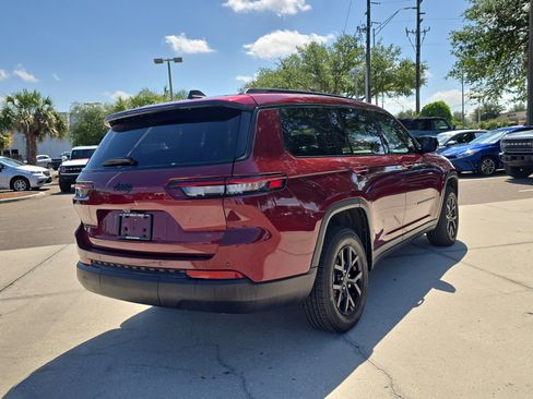 Used 2025 Jeep Grand Cherokee L Altitude RWD image 8