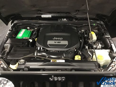 Used 2015 Jeep Wrangler Unlimited Rubicon w/ Connectivity Group AWD/4WD image 47