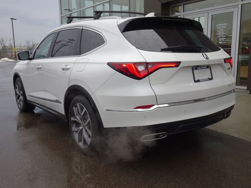 Used 2023 Acura MDX SH-AWD w/ Technology Package image 3