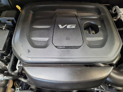 Used 2018 Jeep Grand Cherokee Altitude AWD/4WD image 30