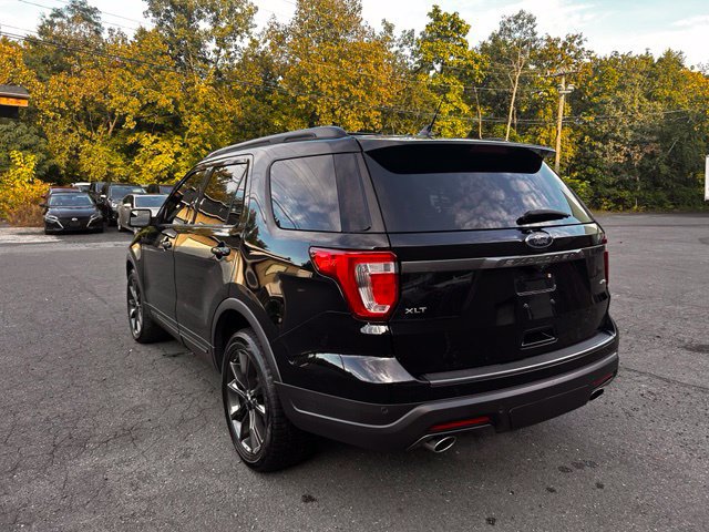 Used 2018 Ford Explorer XLT w/ XLT Appearance Package AWD/4WD image 7