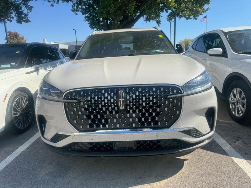 Used 2025 Lincoln Aviator Reserve w/ Illumination Package RWD image 2