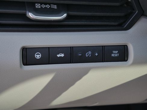 Used 2024 Nissan Altima 2.5 SV w/ SV Premium Package image 6