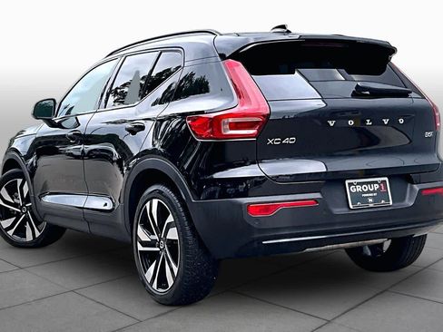 Used 2024 Volvo XC40 B5 Plus w/ Protection Package Premier AWD/4WD image 12