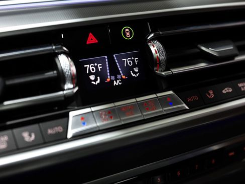 Used 2022 BMW X6 xDrive40i w/ M Sport Package image 38