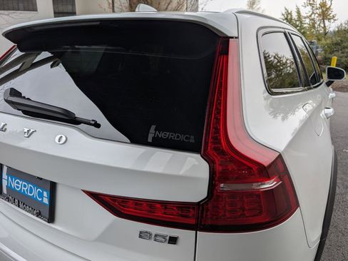 Used 2025 Volvo V60 B5 Cross Country Plus image 25