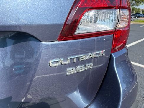 Used 2018 Subaru Outback 3.6R Limited AWD/4WD image 24