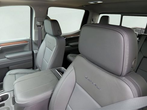New 2026 GMC Sierra 1500 Denali w/ Denali Reserve Package image 10