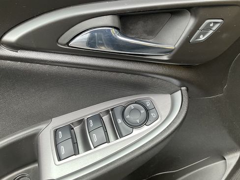 Used 2020 Chevrolet Malibu LT FWD image 24