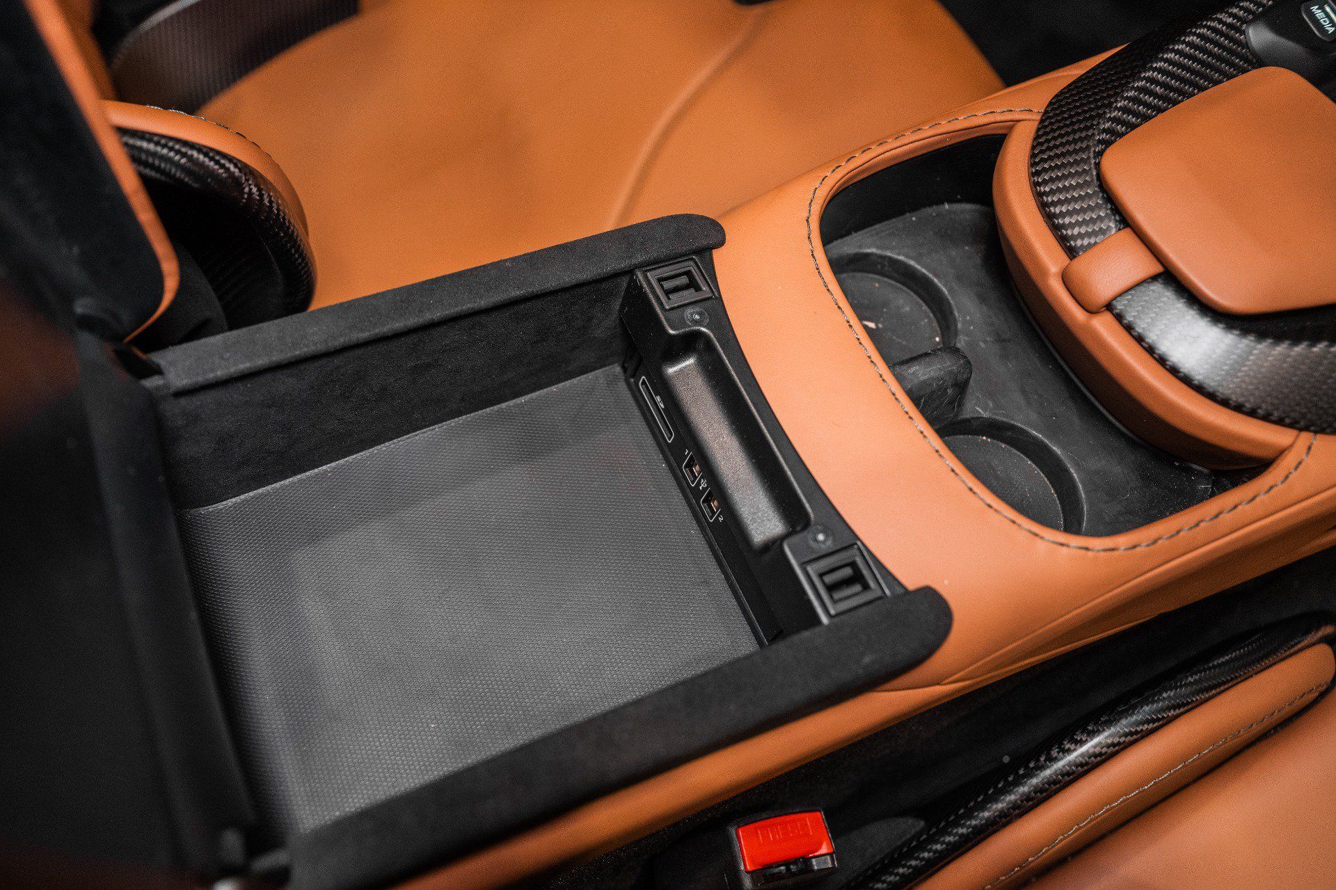 Used 2023 Aston Martin V12 Vantage Roadster RWD image 36
