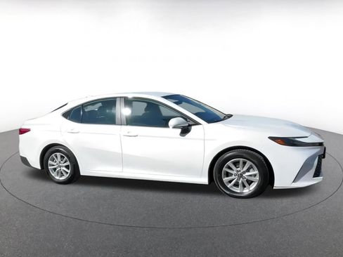 Used 2025 Toyota Camry LE image 16