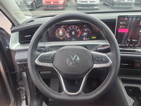 New 2025 Volkswagen Tiguan SE AWD/4WD image 18