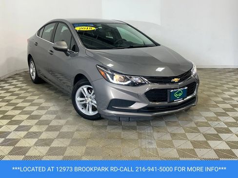 Used 2018 Chevrolet Cruze LT w/ Convenience Package FWD image 3
