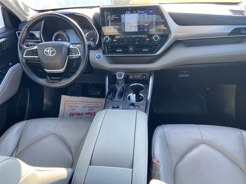 Used 2022 Toyota Highlander Platinum image 9
