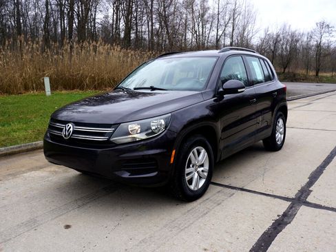 Used 2016 Volkswagen Tiguan S image 4