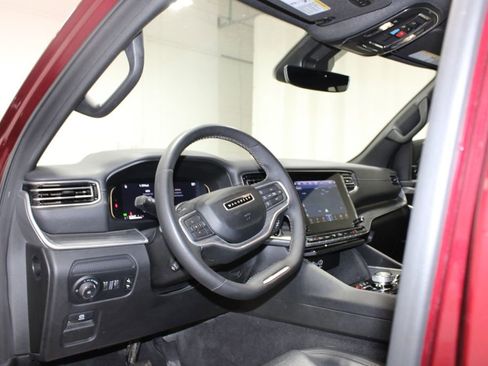 Used 2024 Jeep Wagoneer Series III AWD/4WD image 21