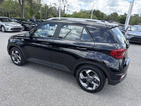 Used 2025 Hyundai Venue SEL FWD image 4