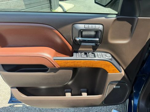 Used 2015 Chevrolet Silverado 1500 High Country w/ High Country Premium Package AWD/4WD image 23