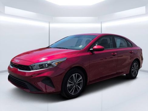 Used 2024 Kia Forte LXS FWD image 7