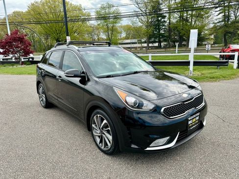 Used 2018 Kia Niro Touring FWD image 3
