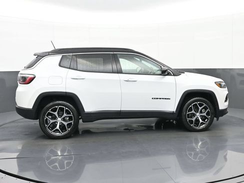 Used 2024 Jeep Compass Limited AWD/4WD image 2