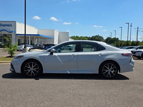 Used 2023 Toyota Camry SE FWD image 6
