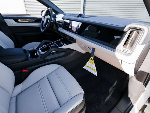 Certified 2026 Porsche Cayenne Coupe AWD/4WD image 27