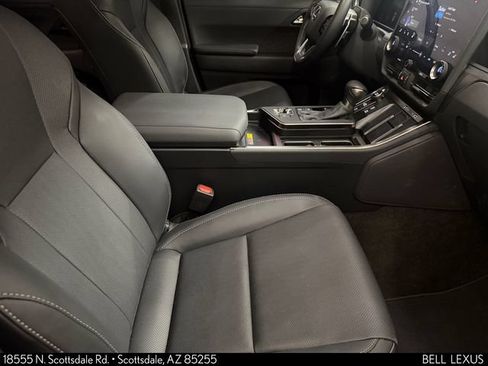 Used 2025 Lexus GX 550 AWD/4WD image 11