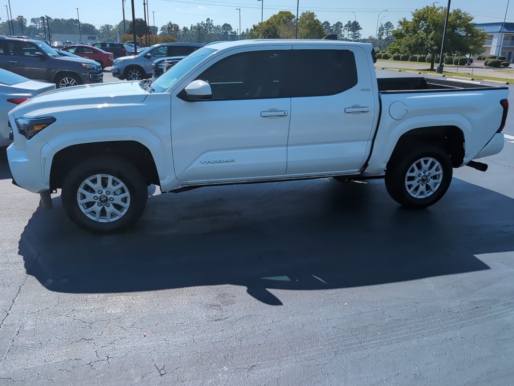 Used 2024 Toyota Tacoma SR5 AWD/4WD image 2