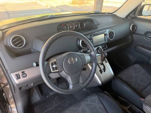 Used 2013 Scion xB FWD image 30