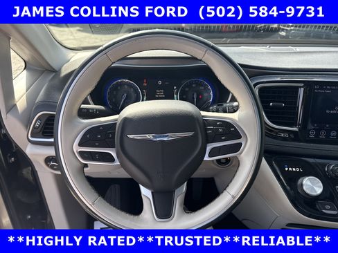 Used 2018 Chrysler Pacifica Limited FWD image 31