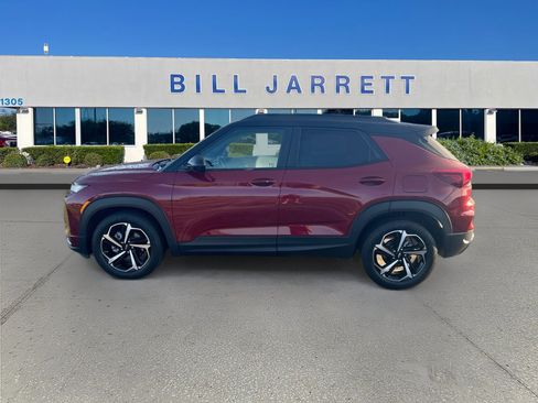 Used 2023 Chevrolet TrailBlazer RS w/ Sun and Liftgate Package FWD image 4