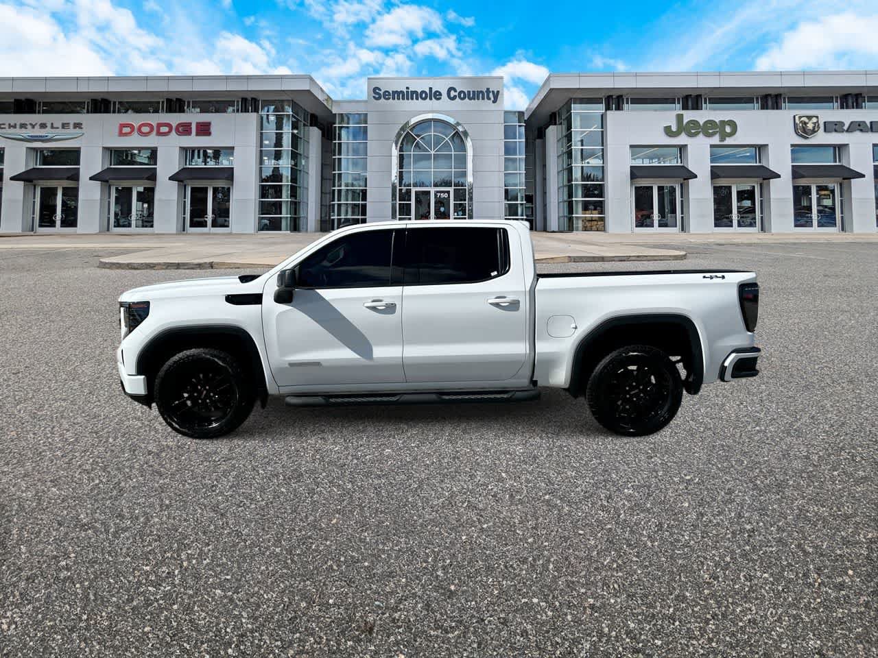 Used 2023 GMC Sierra 1500 Elevation AWD/4WD image 5