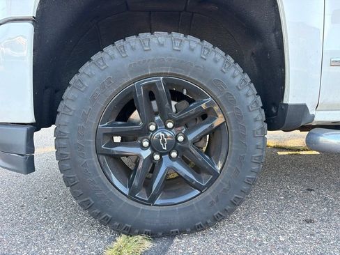 Used 2018 Chevrolet Silverado 1500 LTZ Z71 w/ LTZ Plus Package AWD/4WD image 9