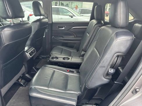 Used 2016 Toyota Highlander Limited AWD/4WD image 29