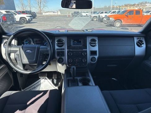Used 2017 Ford Expedition XLT image 18